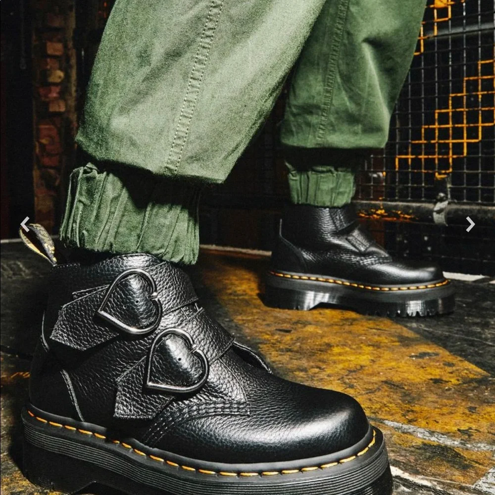 Dr MARTENS DEVON HEART LEATHERS PLATFORM BLACK BOOTS - Picture 11 of 16